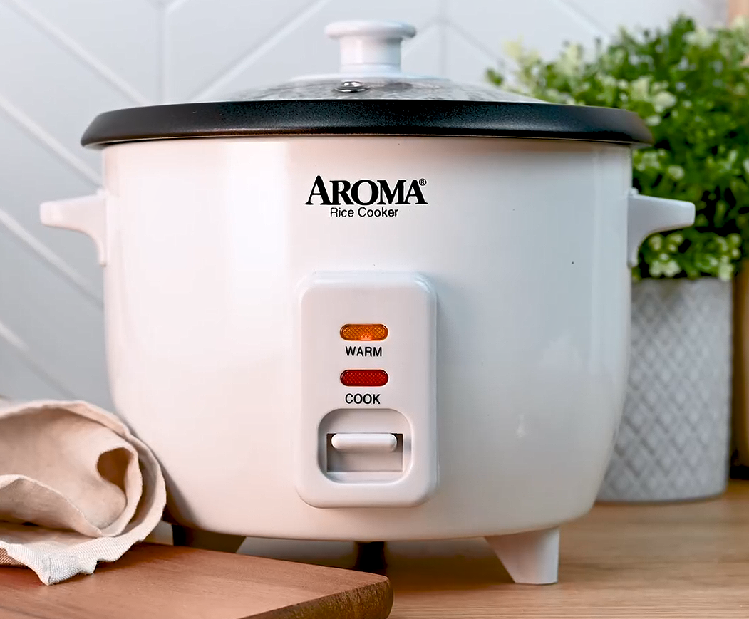 Aroma Housewares Aroma 6-cup (cooked) 1.5 Qt. One Touch Rice Cooker, White (ARC-363NG), 6 cup cooked 3 cup uncook 1.5 Qt.